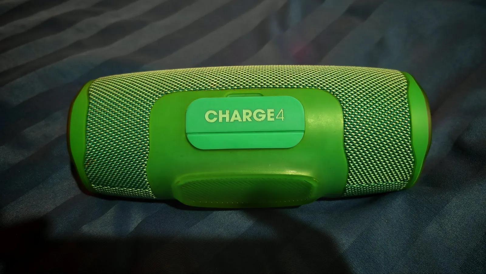 Портативная Bluetooth-колонка JBL Charge 4
