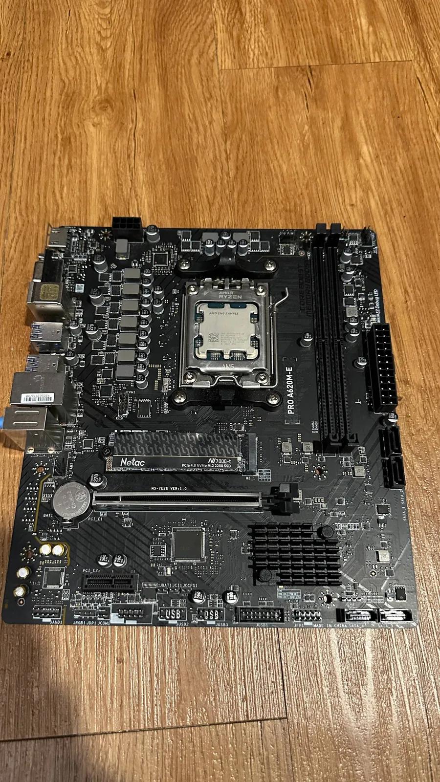Комплектующие ПК и модуль памяти DDR4