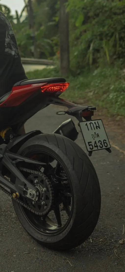 Мотоцикл Ducati Monster 2022 года выпуска