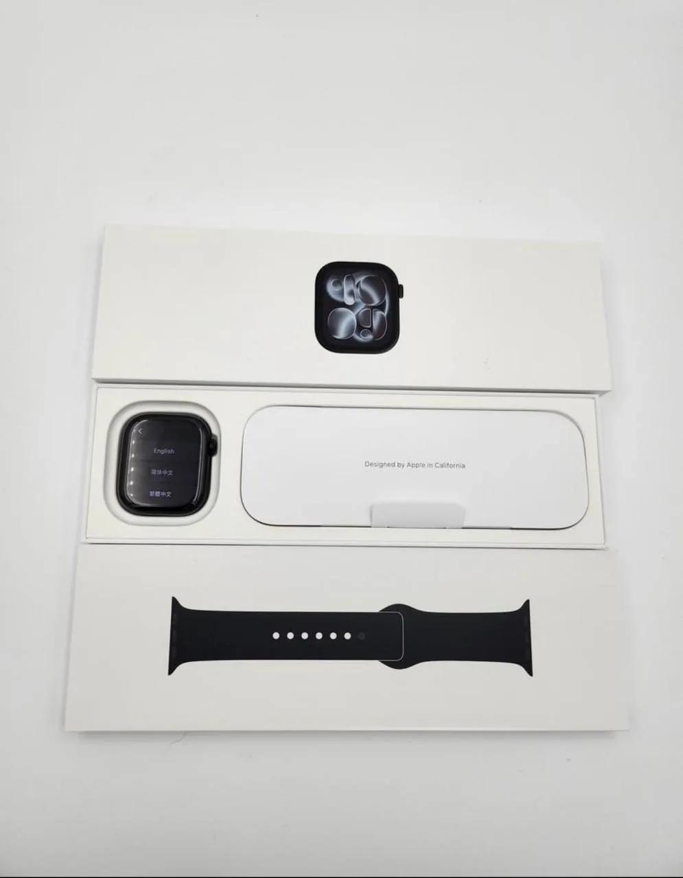 Новые Apple Watch Series 11 в упаковке