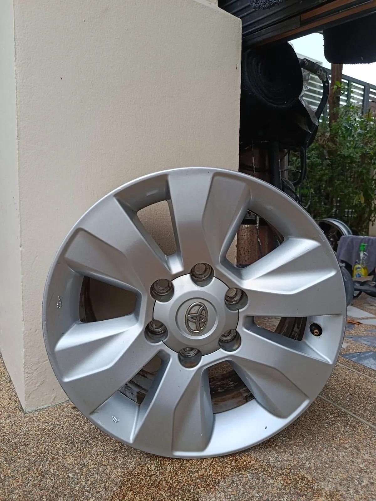 Оригинальные диски Toyota диаметром R17