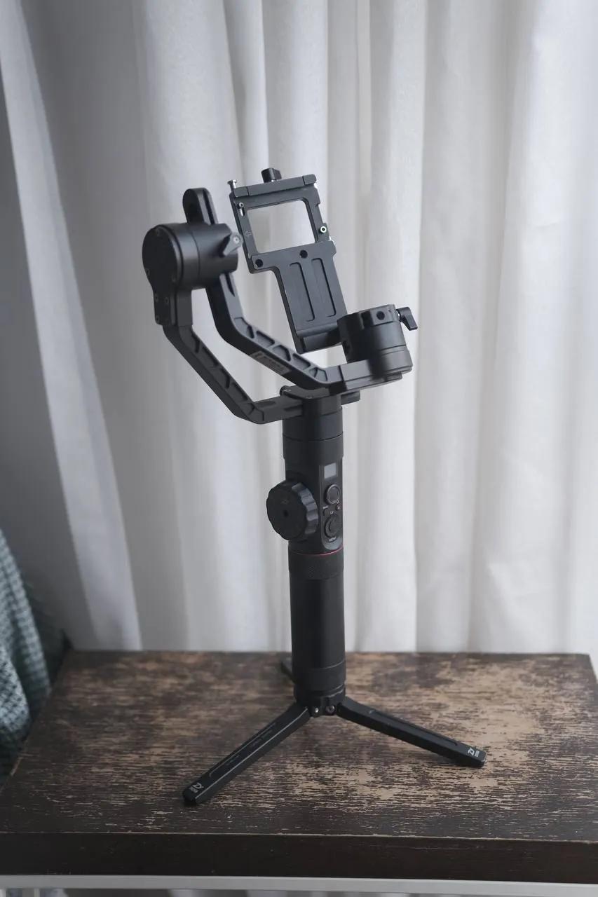 Стабилизатор Zhiyun Crane 2 и объектив Samyang