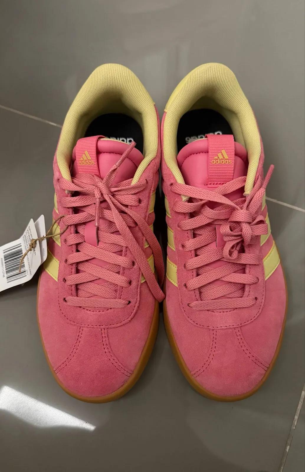 Женские кроссовки Adidas, новые, оригинал