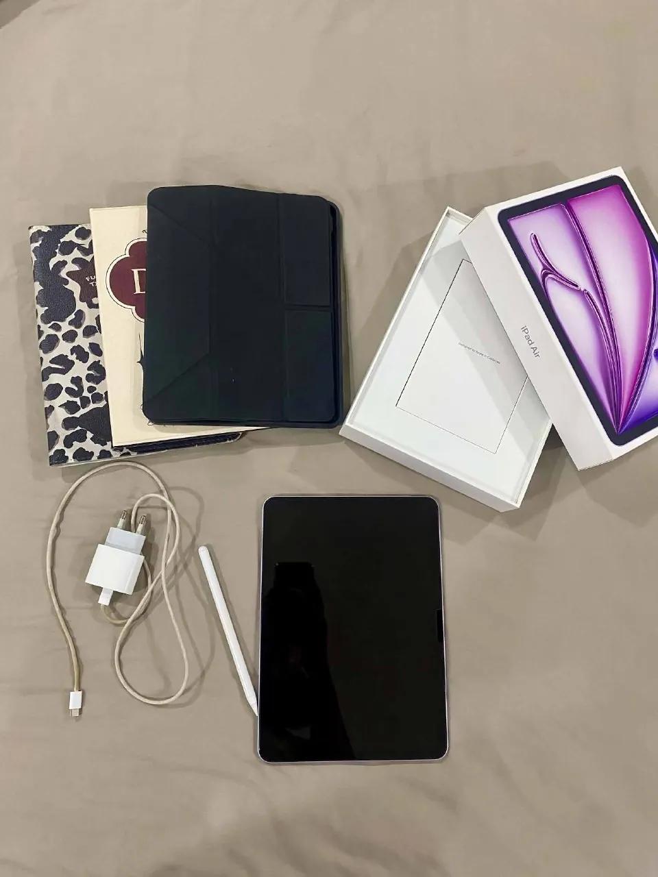 Планшет iPad Air 6 128 ГБ, фиолетовый