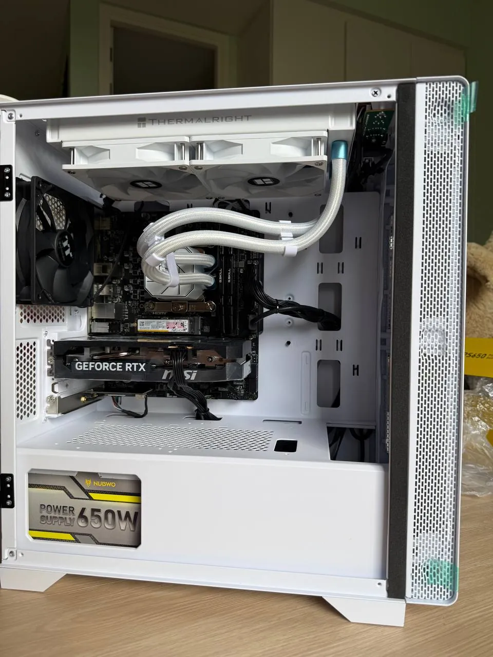 Игровой компьютер RTX 5060 с монитором в Паттайе 2