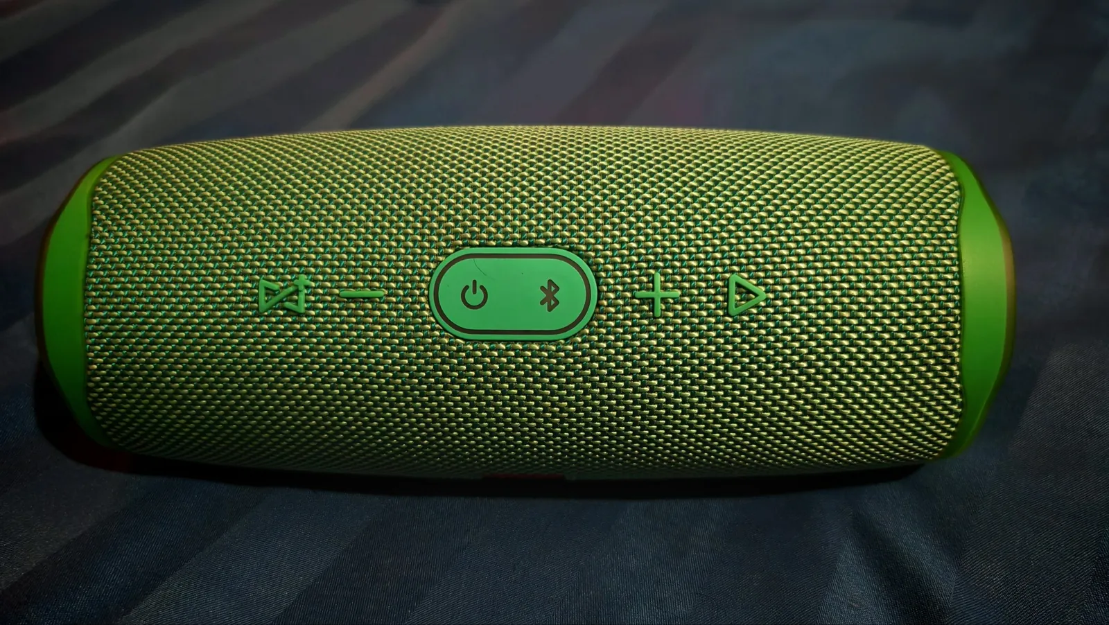 Портативная Bluetooth-колонка JBL Charge 4 2