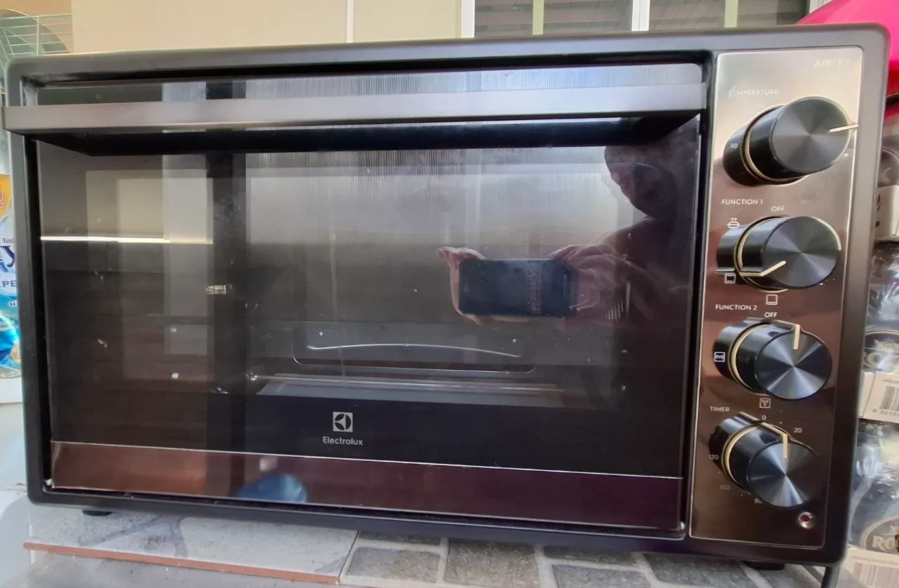 Электрическая духовка Electrolux на 70 литров 1