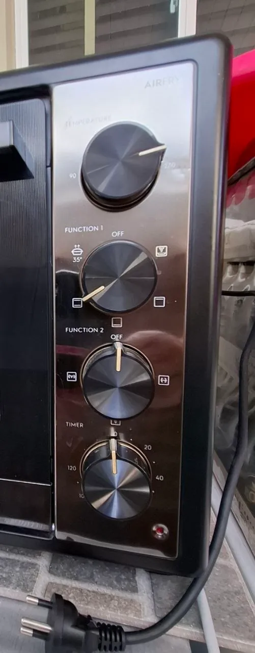 Электрическая духовка Electrolux на 70 литров 2