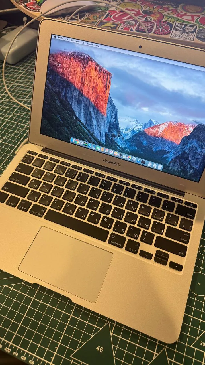 Рабочий MacBook Air 2010 года выпуска 1