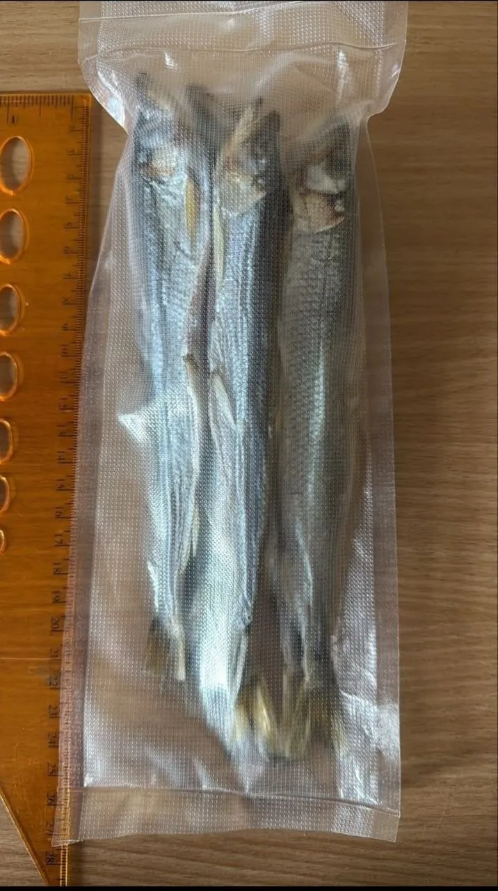 Красная икра, крабовое мясо и вяленая рыба 3