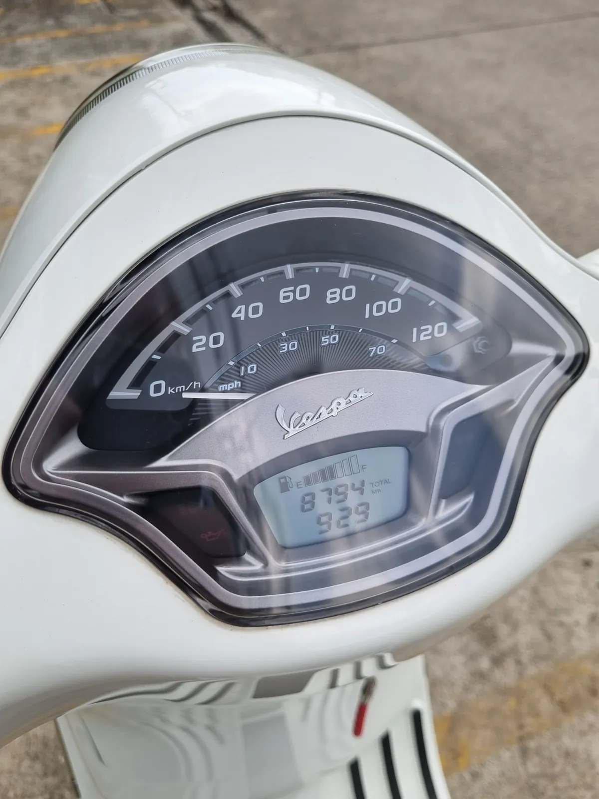 Скутер Vespa LX 125 белый 3