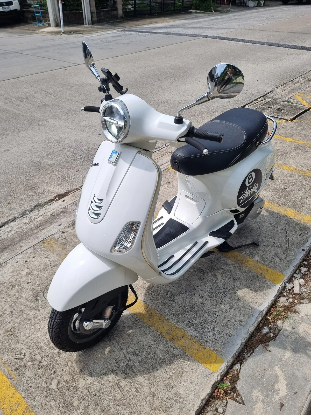 Скутер Vespa LX 125 белый 1