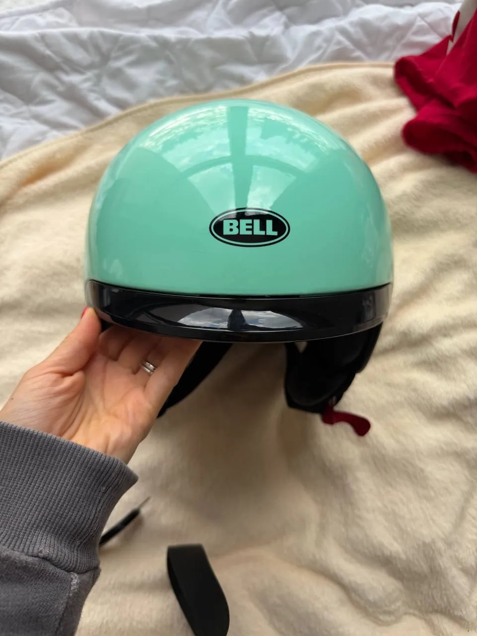 Шлем Bell новый с небольшим дефектом покрытия 7