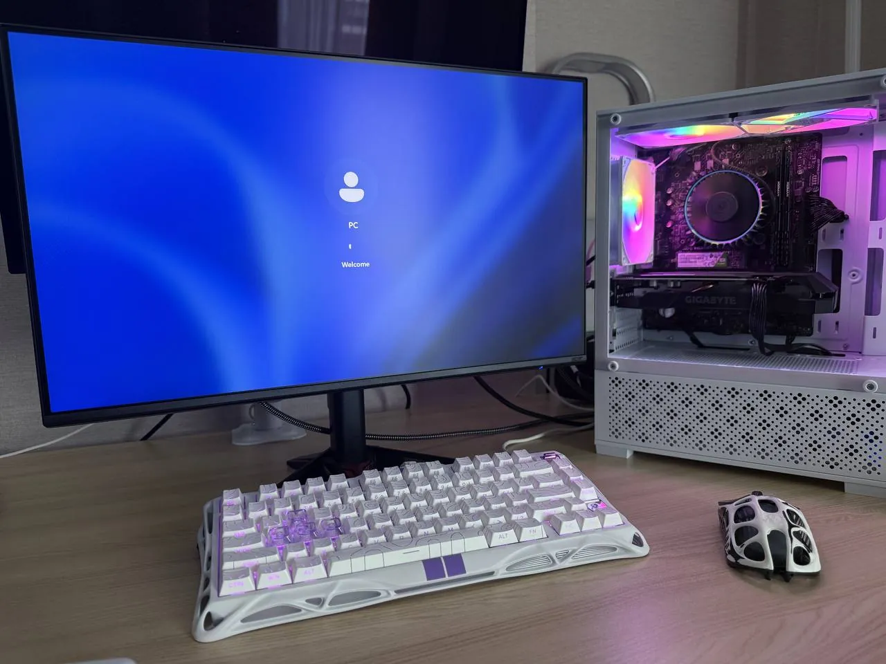 Игровой компьютер с монитором Acer 2