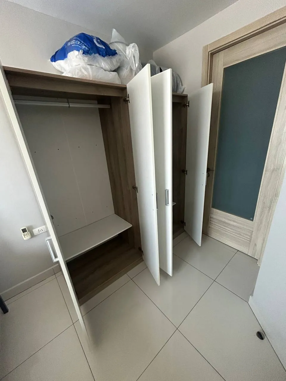 Диван, кровать и шкафы в Пратамнаке 5