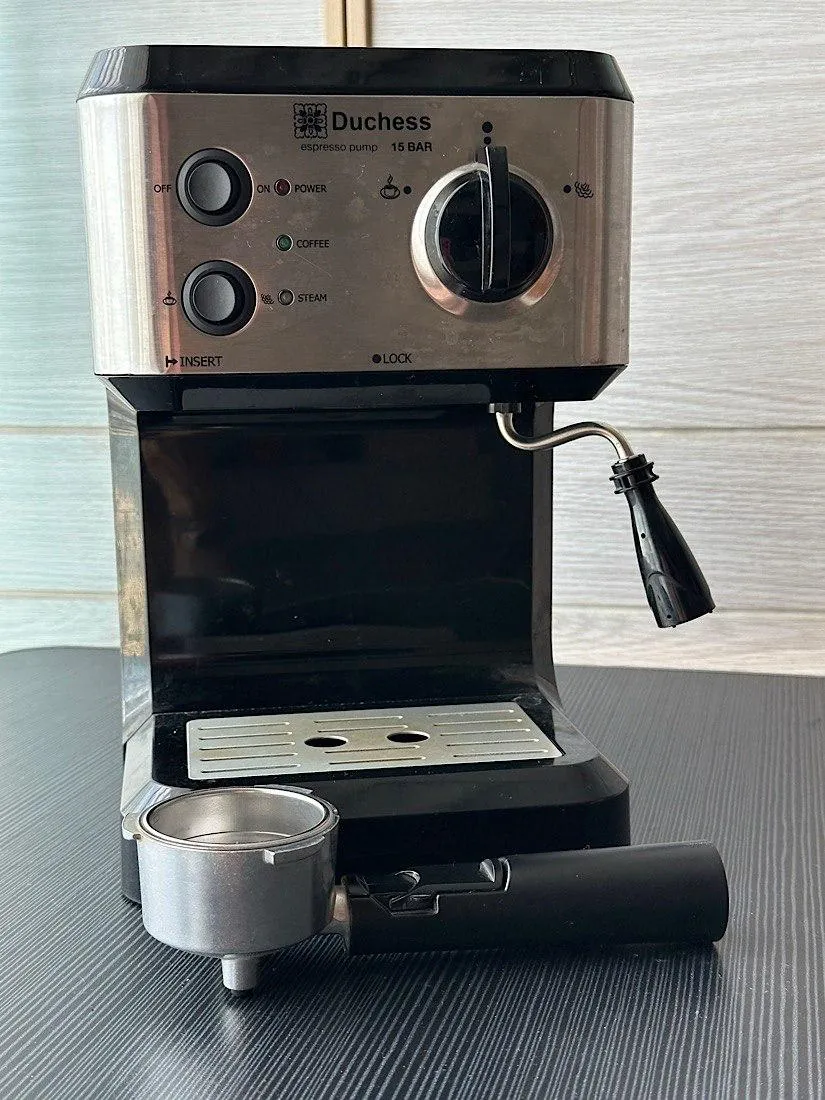 Рожковая кофеварка Duchess CM3000B 1