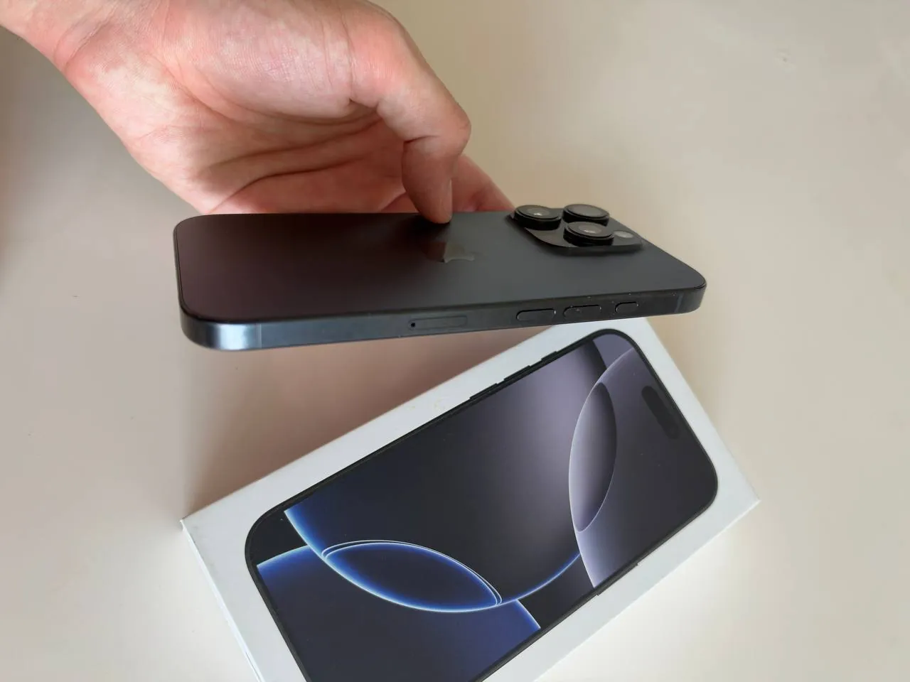 IPhone 16 Pro 256GB чёрный, Еккамай 3
