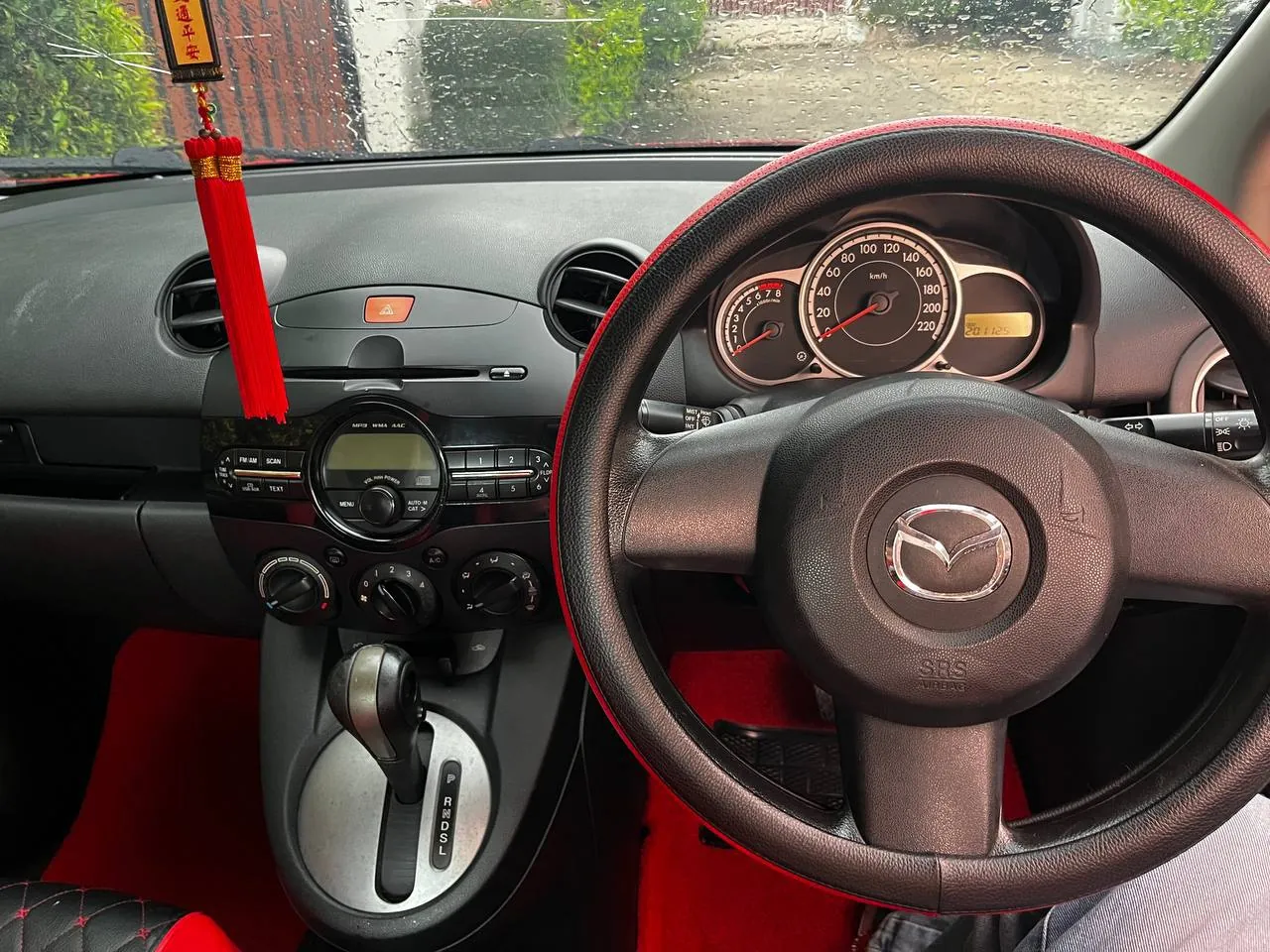 Автомобиль Mazda 2 2013 года в Паттайе 5