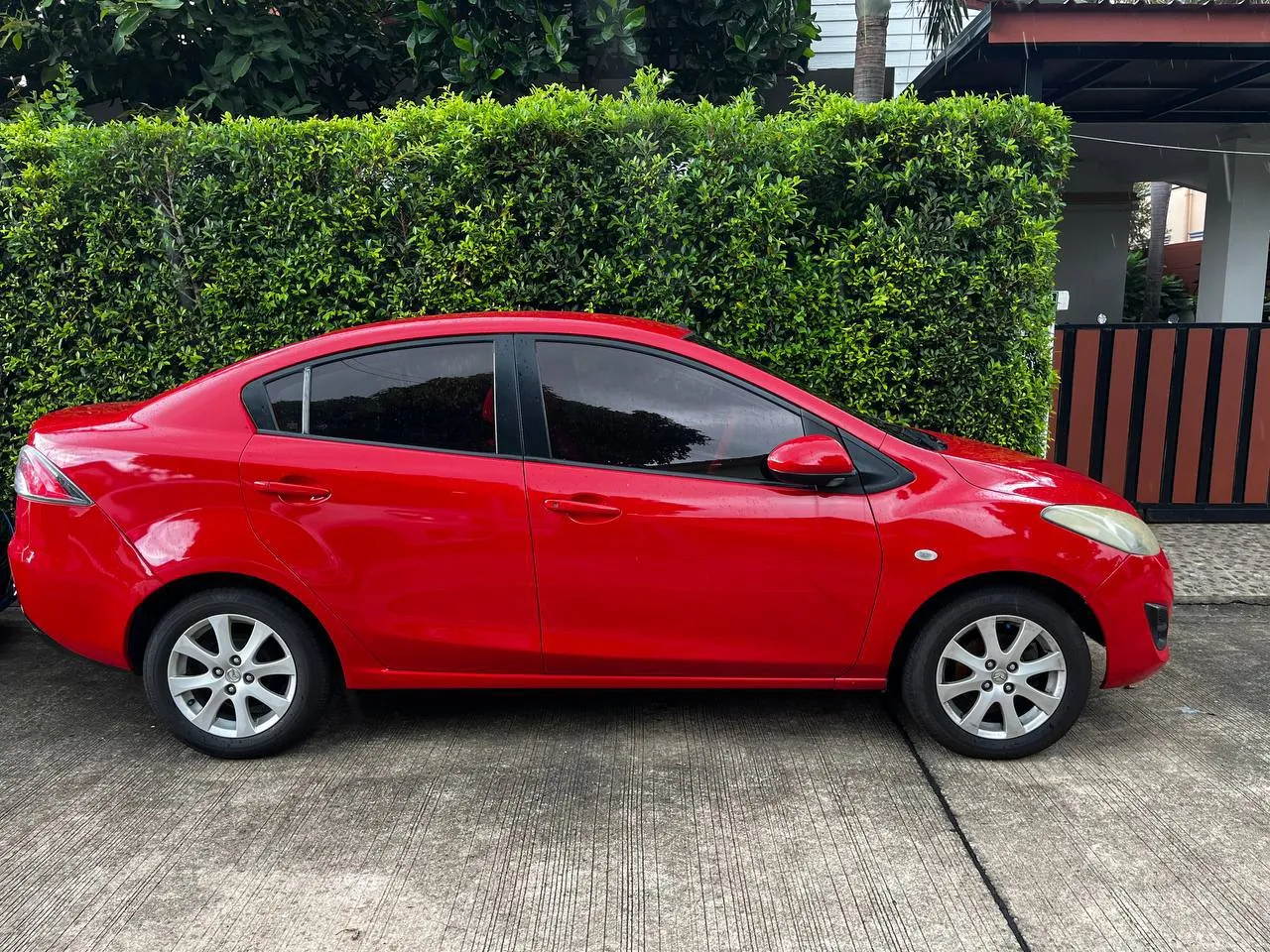Автомобиль Mazda 2 2013 года в Паттайе 1
