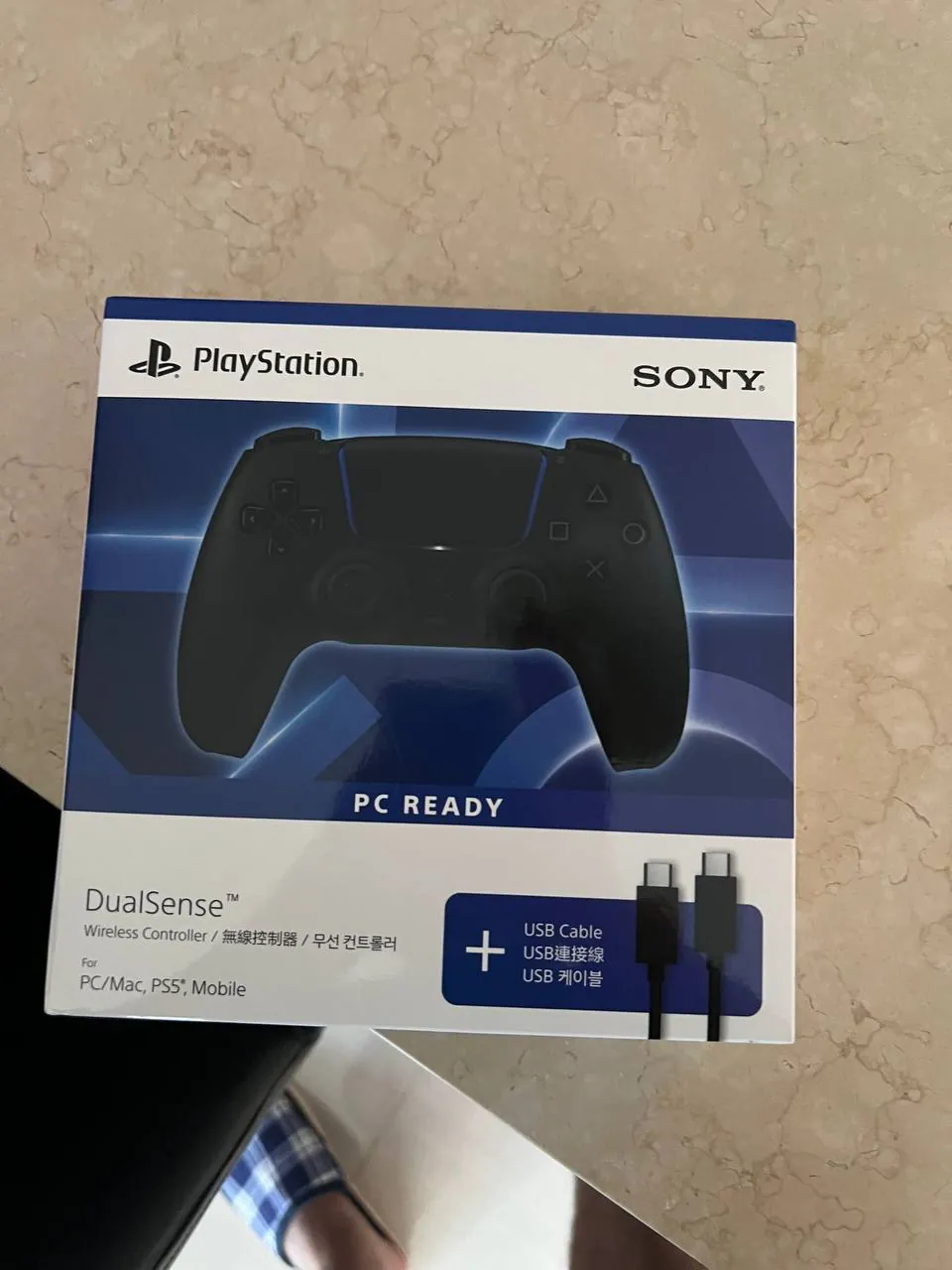 PlayStation 5 с FIFA 2027 и джойстиком 2