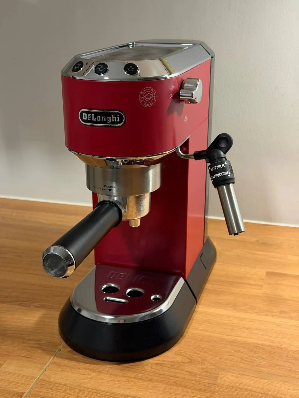 Кофемашина DeLonghi EC685 3