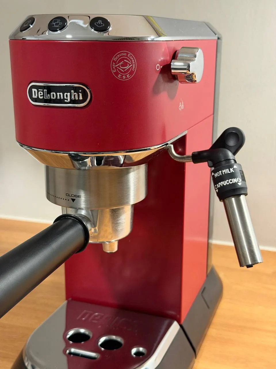 Кофемашина DeLonghi EC685 2