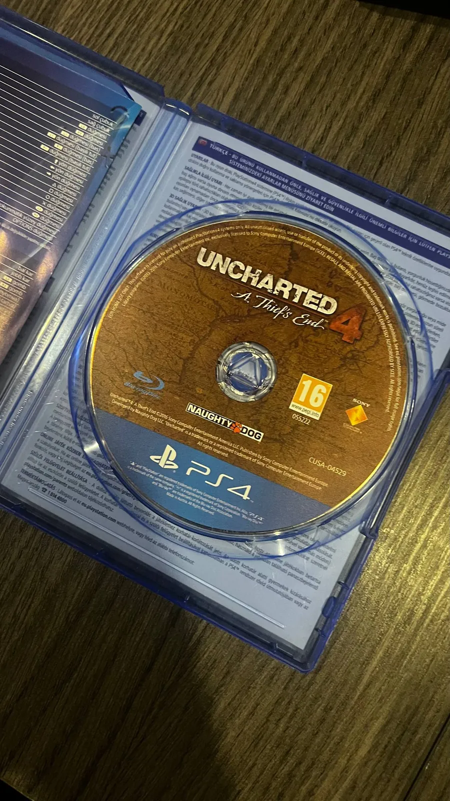 Диск с игрой Uncharted 4 для PS4 2