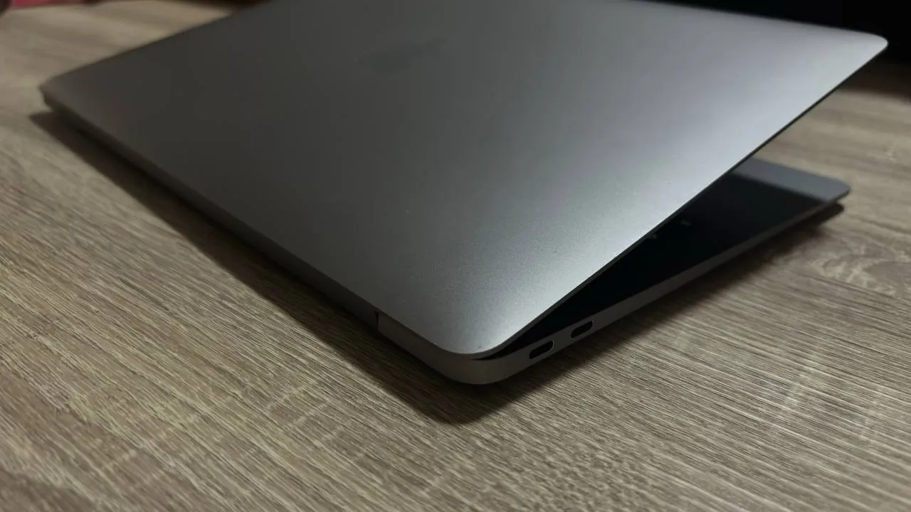 MacBook Air 13 2018 i5 5