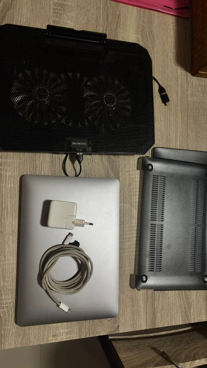 MacBook Air 13 2018 i5 4