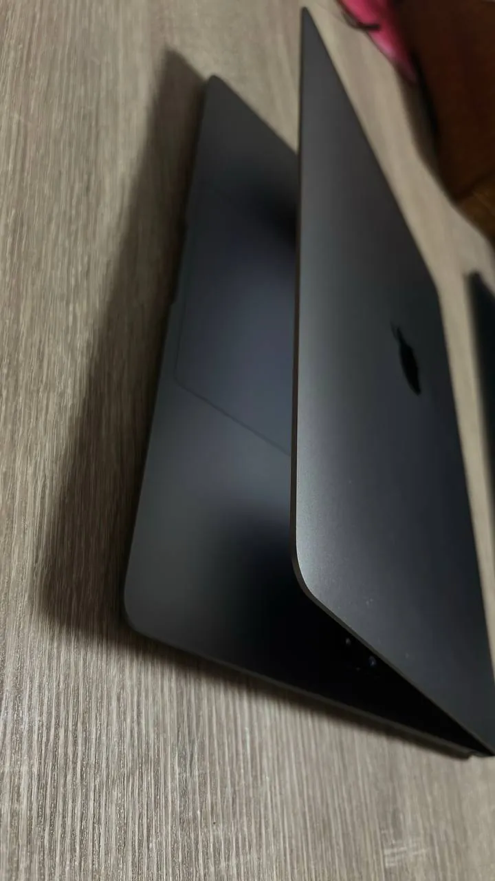 MacBook Air 13 2018 i5 3