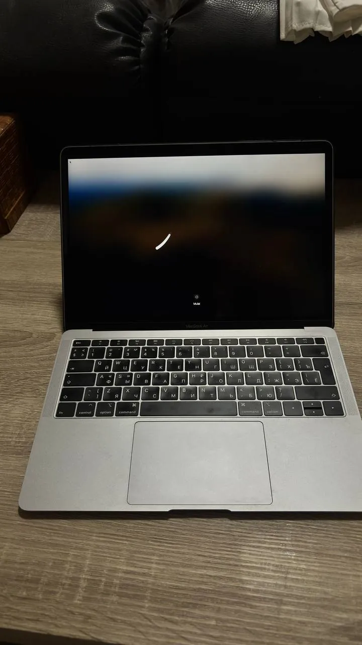 MacBook Air 13 2018 i5 1