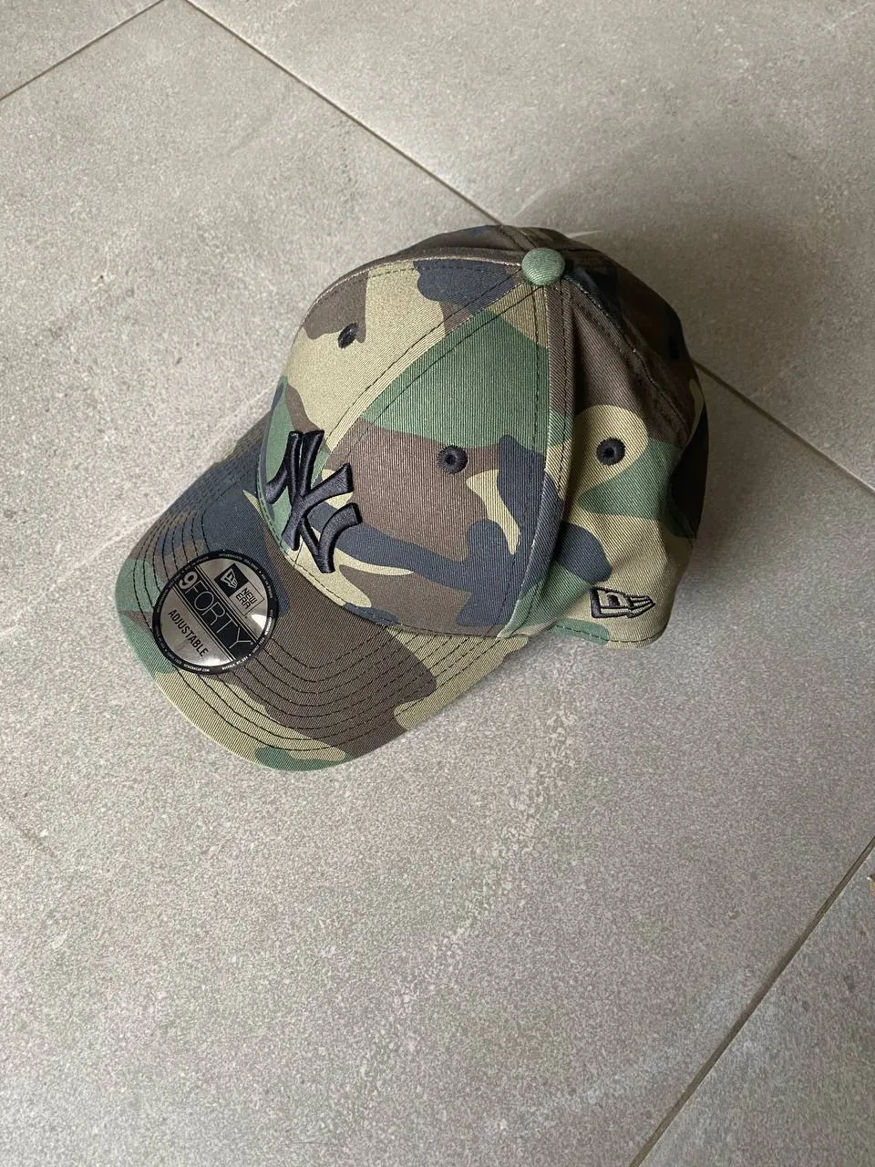 Мужские кепки Lacoste и New Era 3