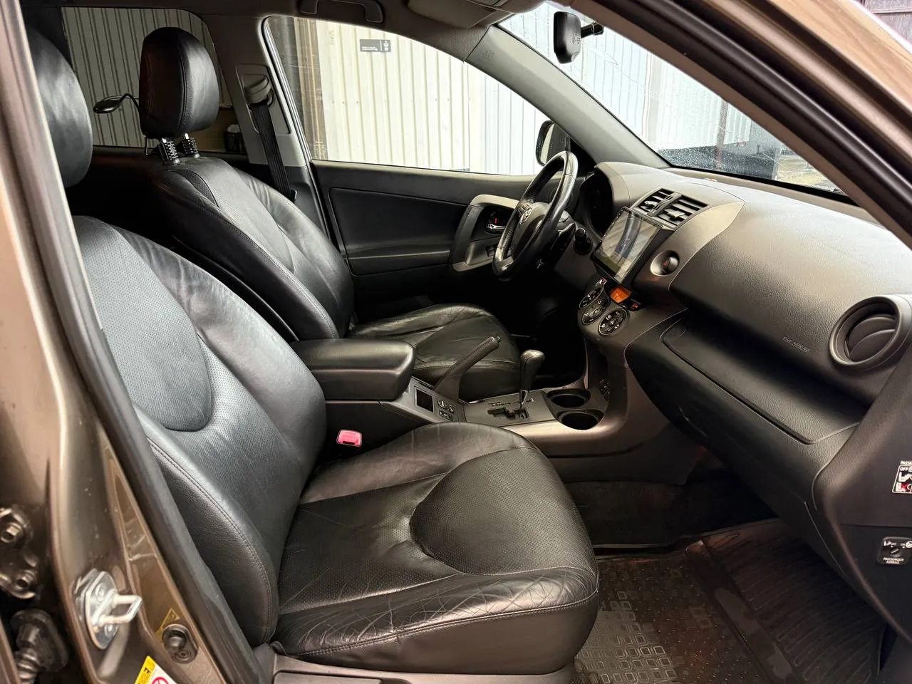 Toyota RAV4 2010 года выпуска 9