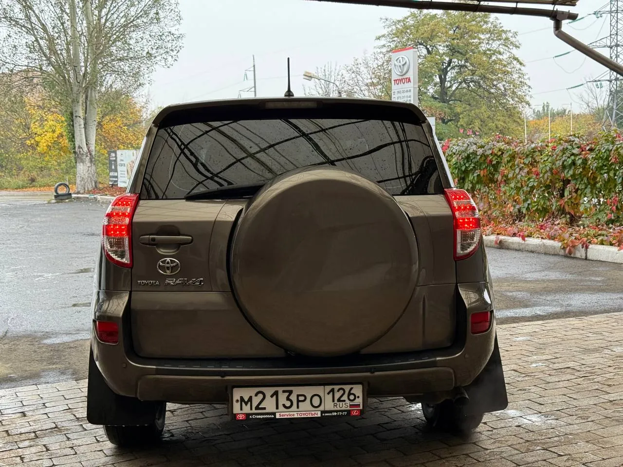 Toyota RAV4 2010 года выпуска 6