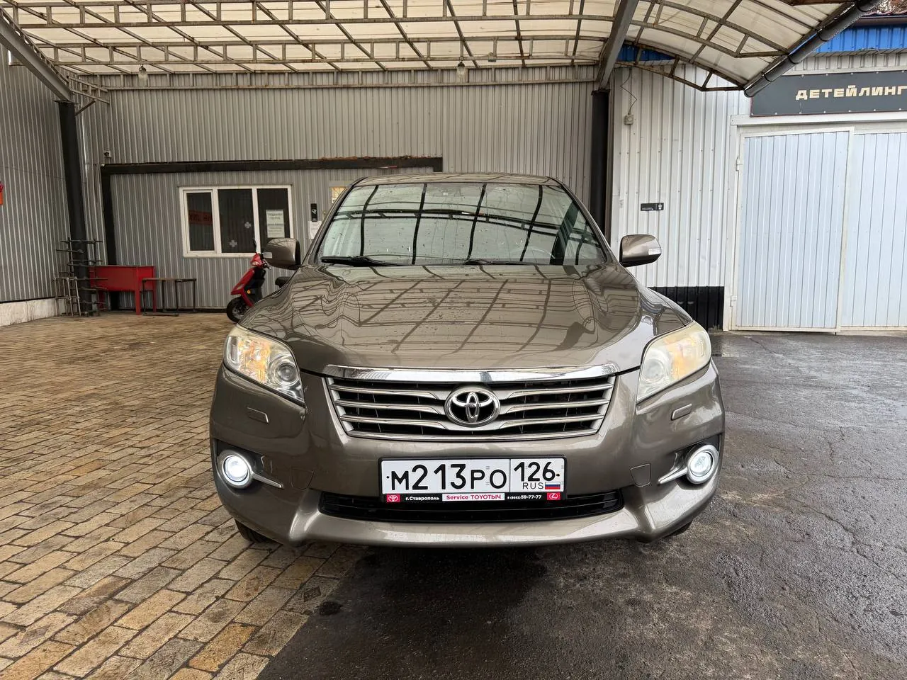 Toyota RAV4 2010 года выпуска 3