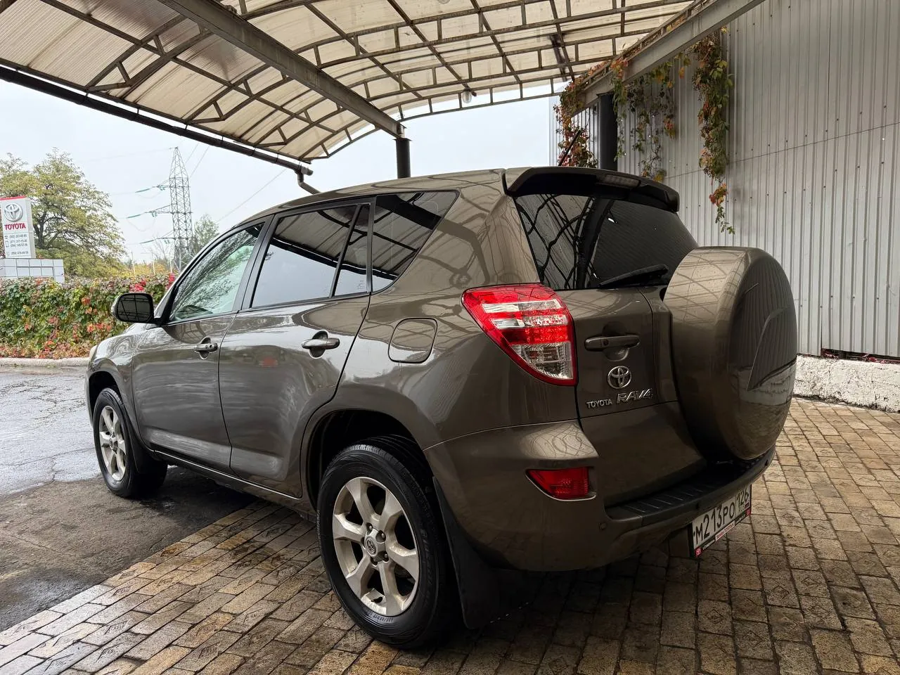 Toyota RAV4 2010 года выпуска 8