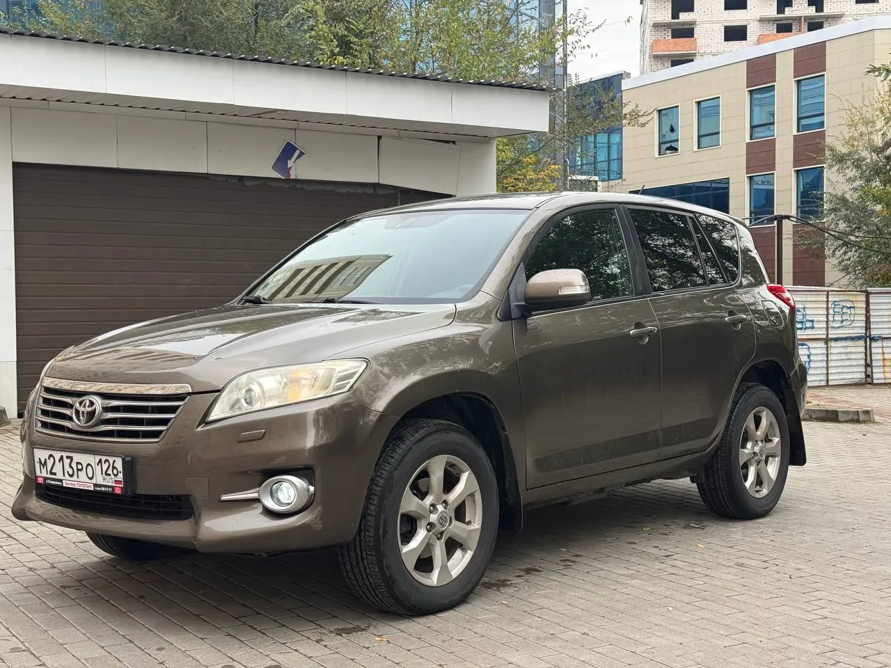 Toyota RAV4 2010 года выпуска 2