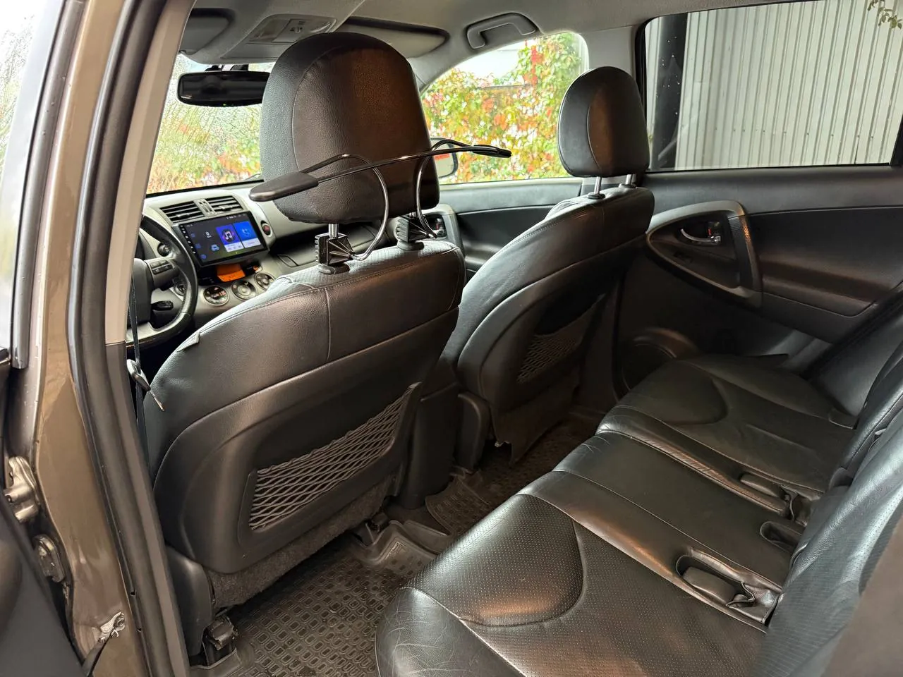 Toyota RAV4 2010 года выпуска 5