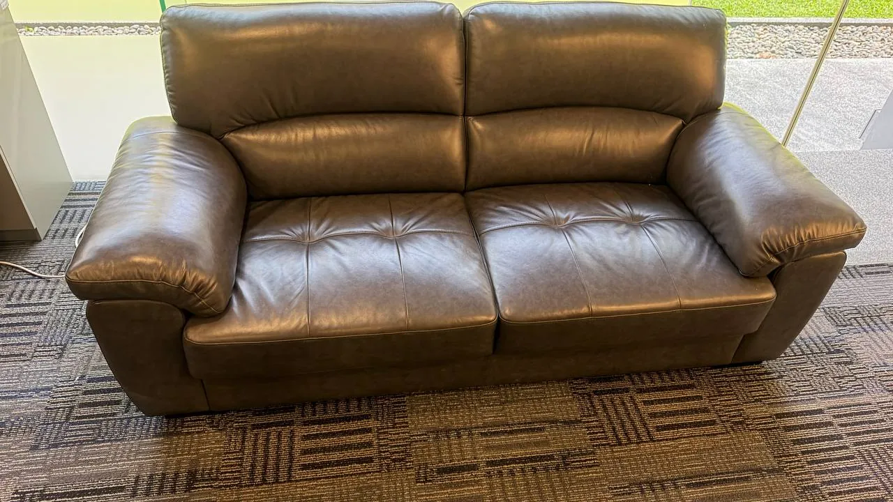 Кожаный диван для офиса или дома 1