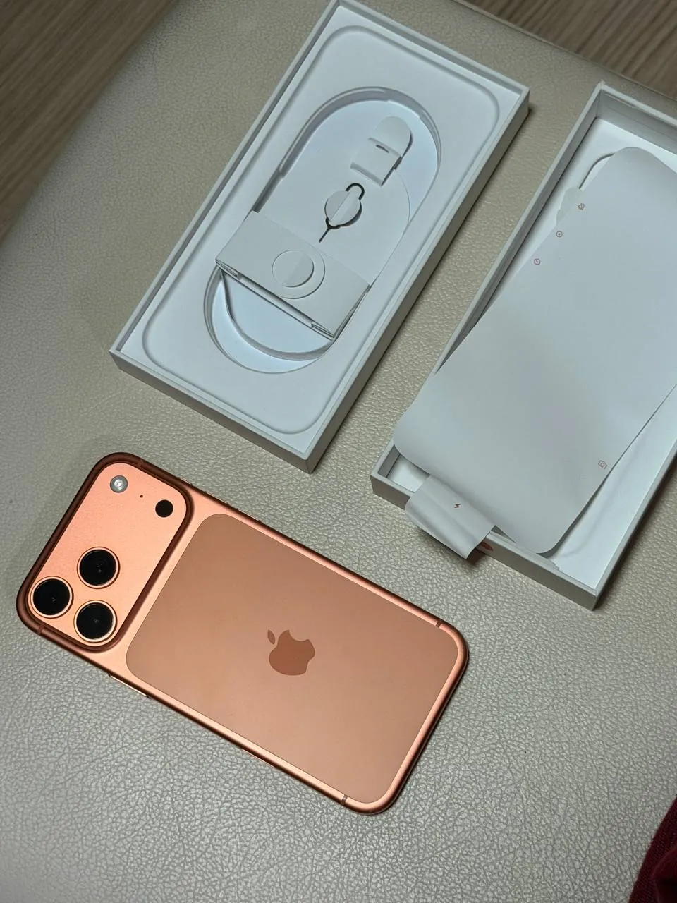 IPhone 17 Pro Max 256 ГБ оранжевый 3