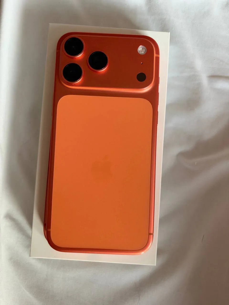 IPhone 17 Pro Max 256 ГБ оранжевый 2
