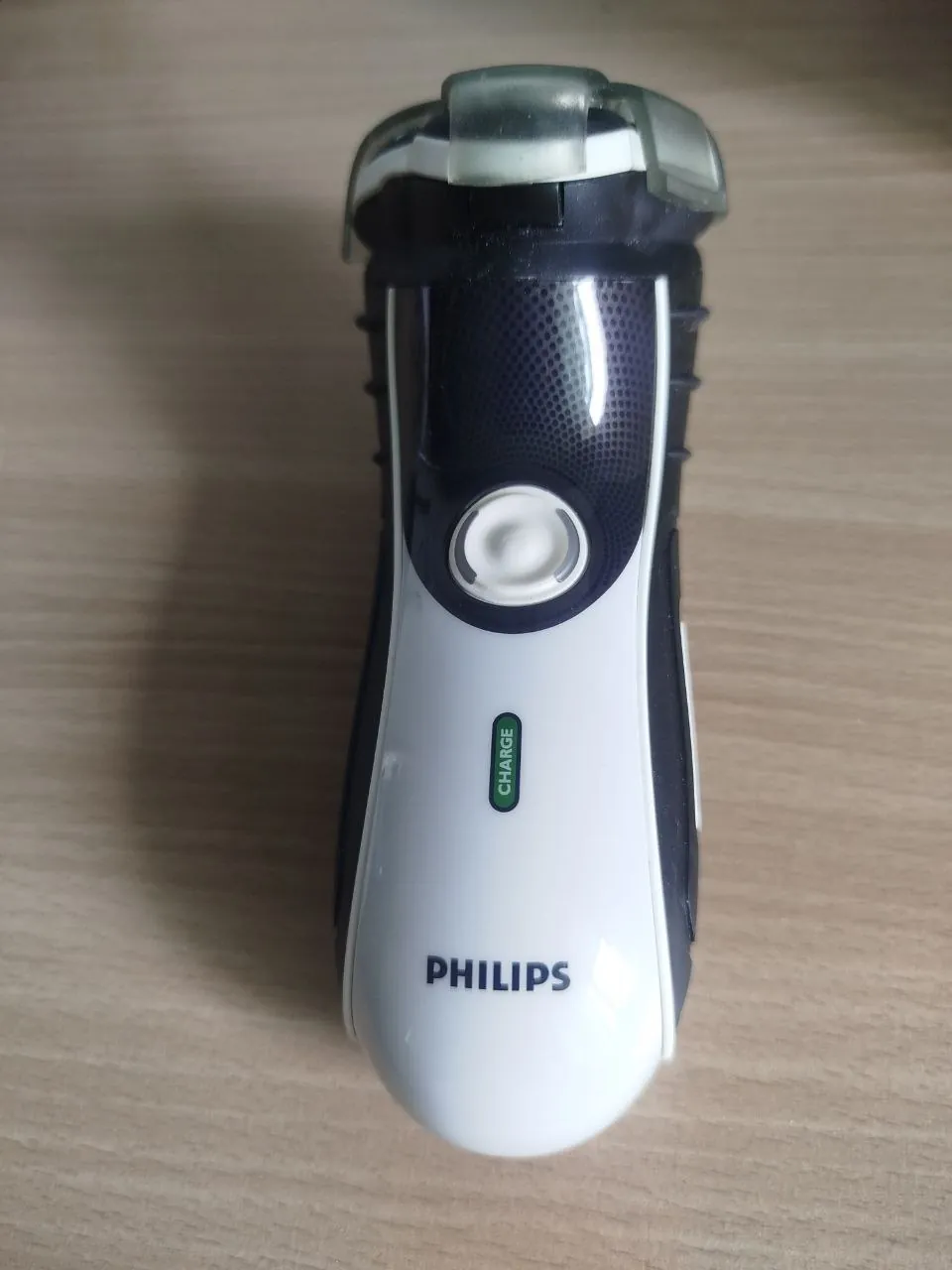 Электробритва Philips в рабочем состоянии 1