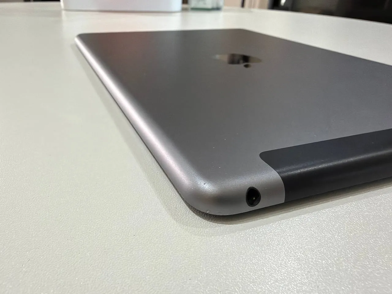 IPad Air 16 ГБ Wi-Fi + Cellular, Space Gray 6