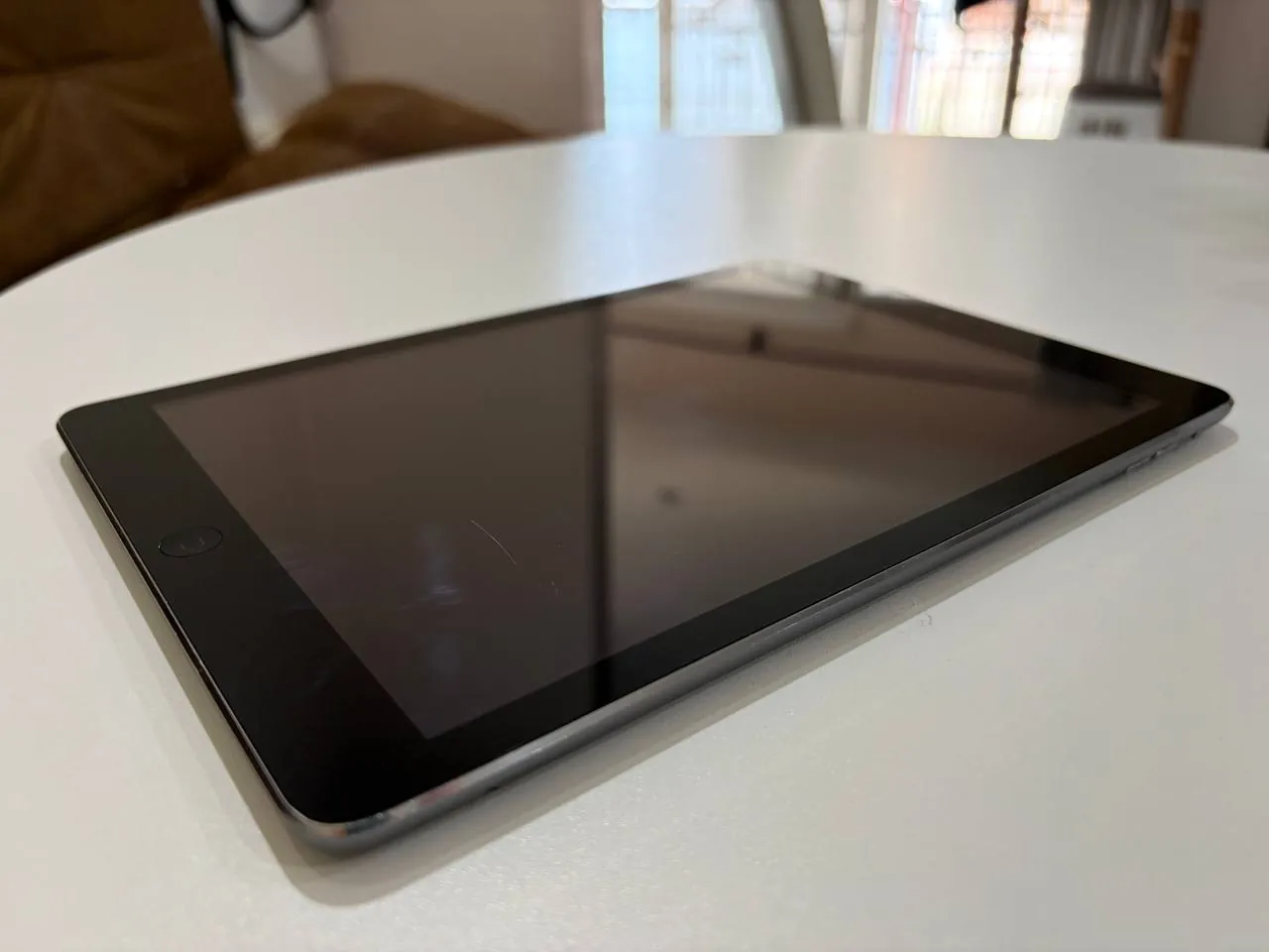 IPad Air 16 ГБ Wi-Fi + Cellular, Space Gray 8