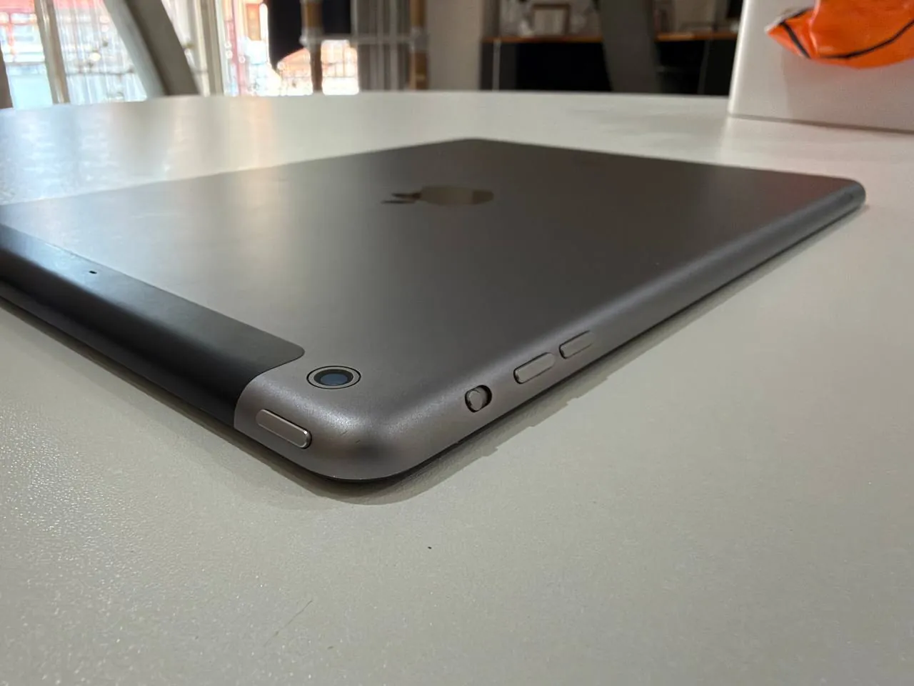 IPad Air 16 ГБ Wi-Fi + Cellular, Space Gray 5