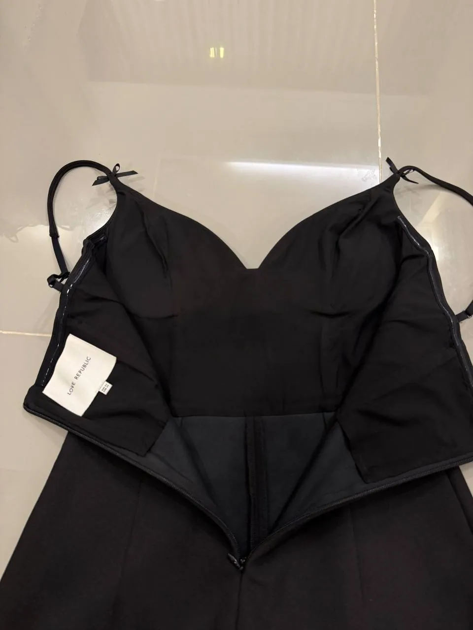 Чёрный комбинезон Love Republic и платье Pinko 5