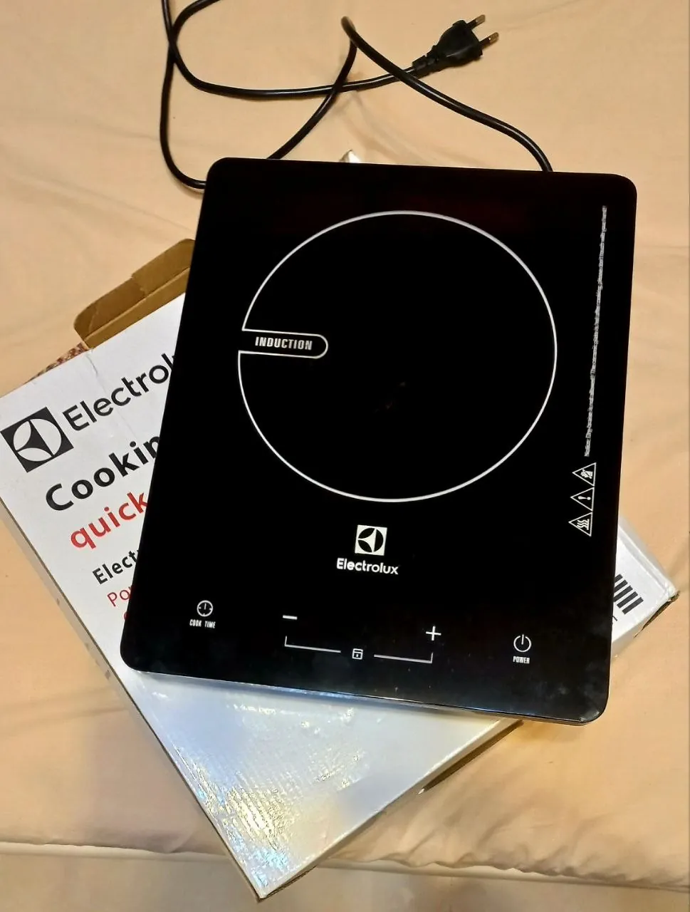 Индукционная плита Electrolux 2000W в Паттайе 1
