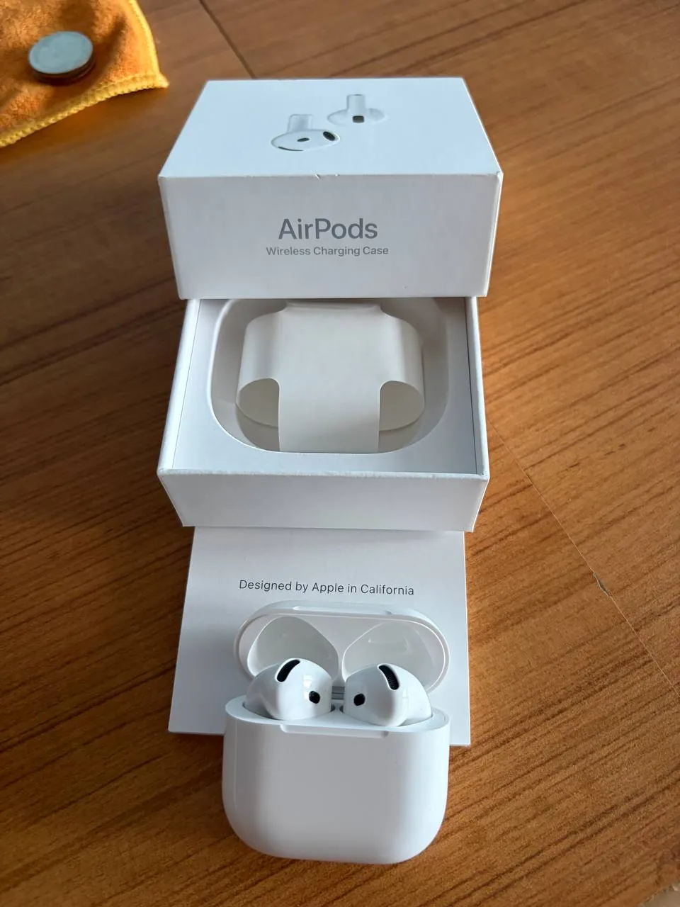 MacBook Pro 14 M1 Pro и AirPods 4