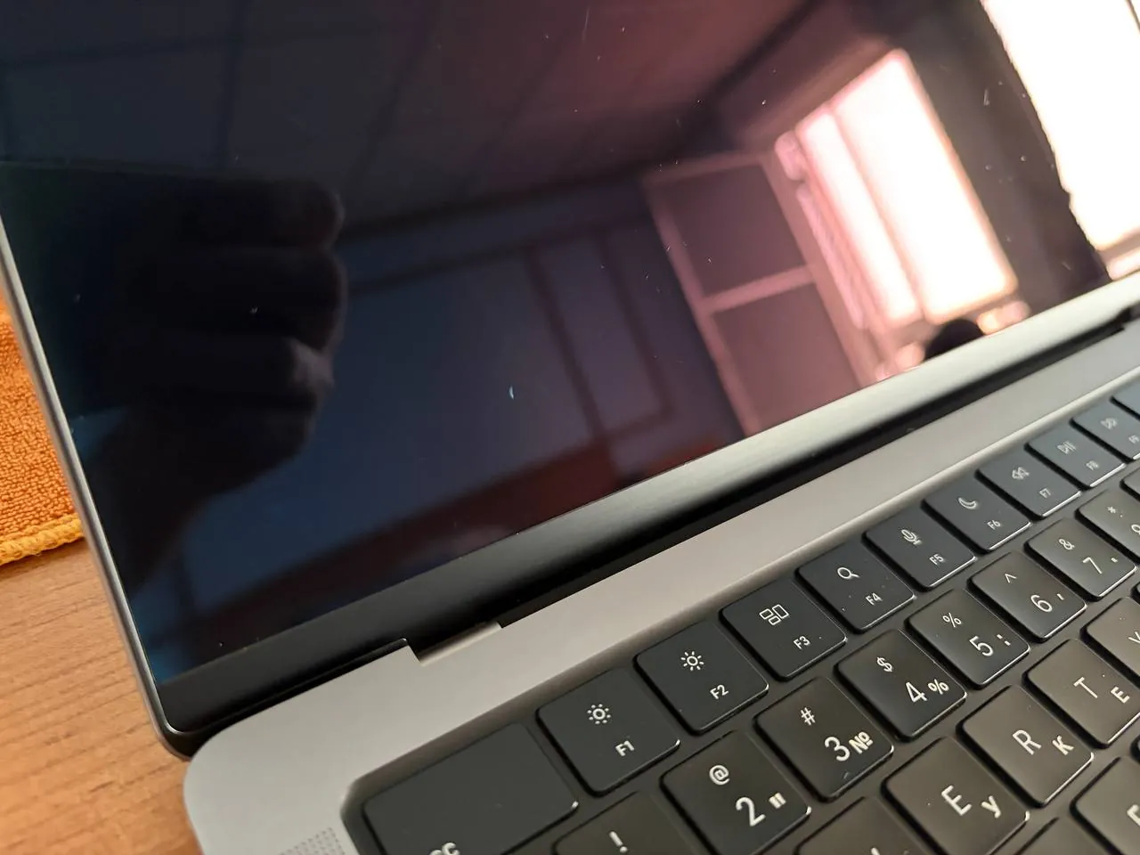 MacBook Pro 14 M1 Pro и AirPods 2