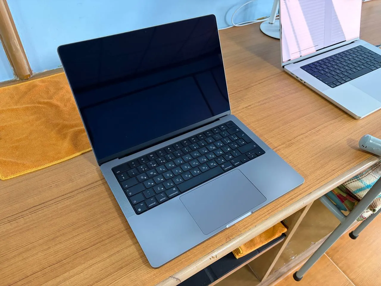 MacBook Pro 14 M1 Pro и AirPods 1